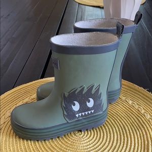 Rain boots army green